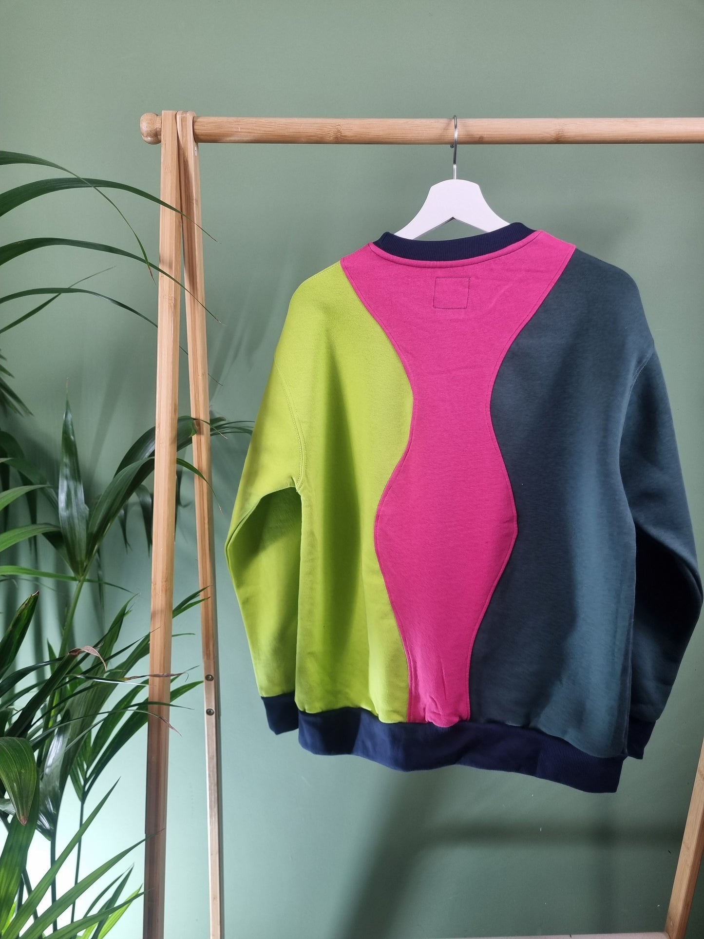 Nike chest swoosh rework sweater maat M