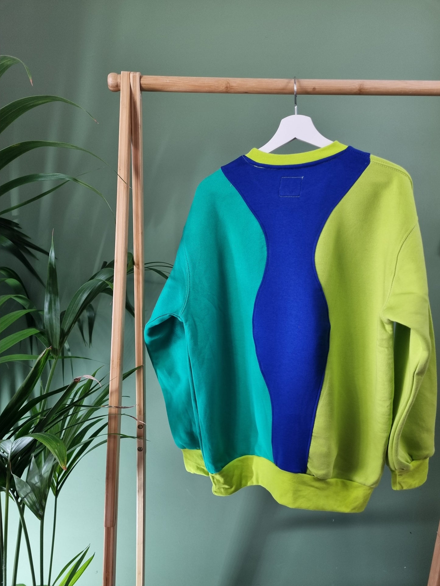 Nike chest swoosh rework sweater maat M