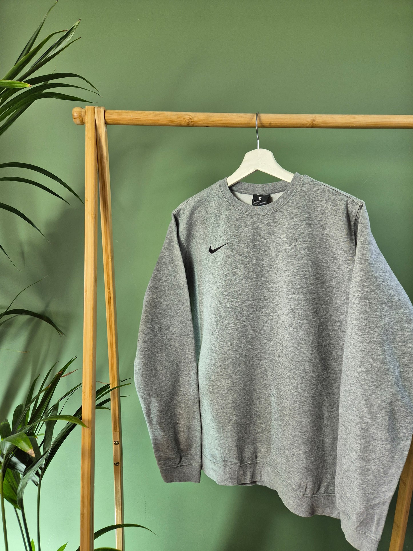 Nike chest swoosh sweater maat M
