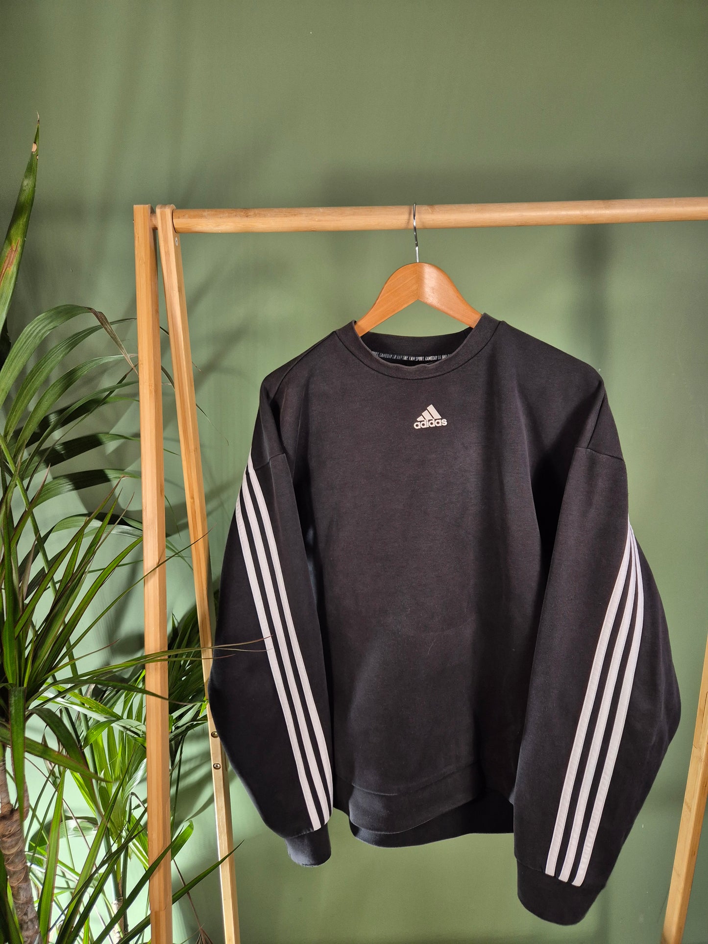 Adidas center logo sweater maat L