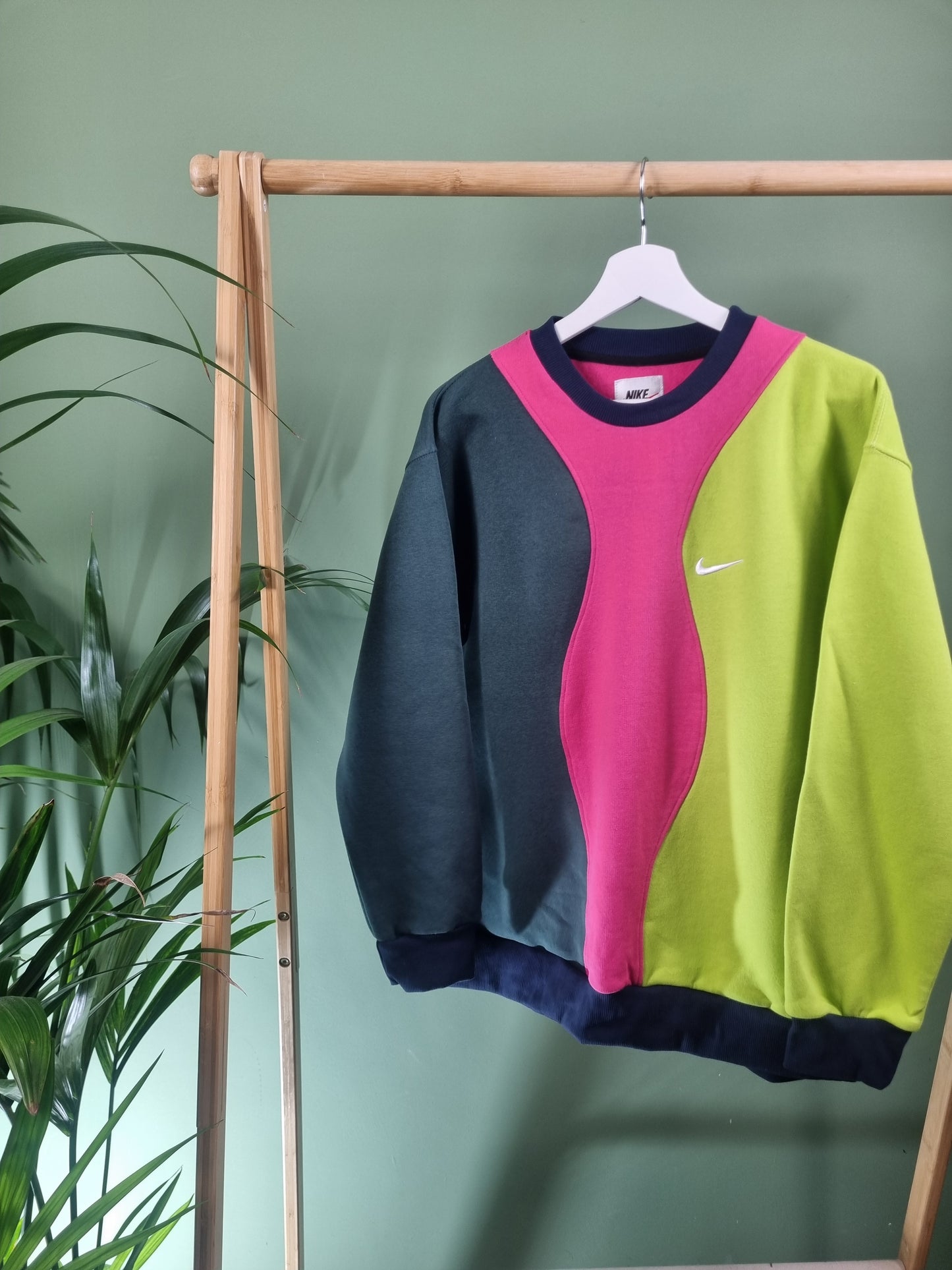 Nike chest swoosh rework sweater maat M