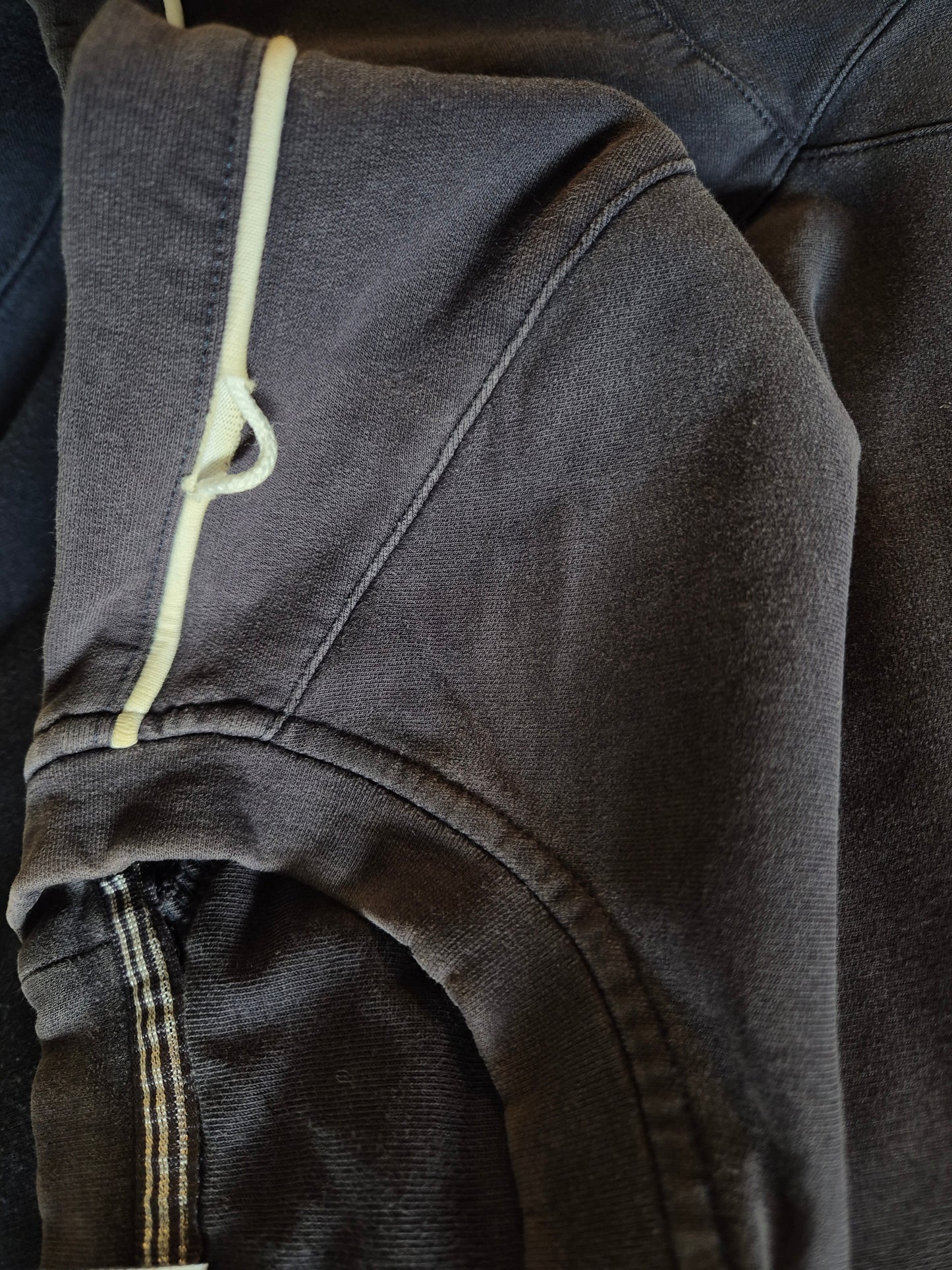 Adidas front logo sweater maat L