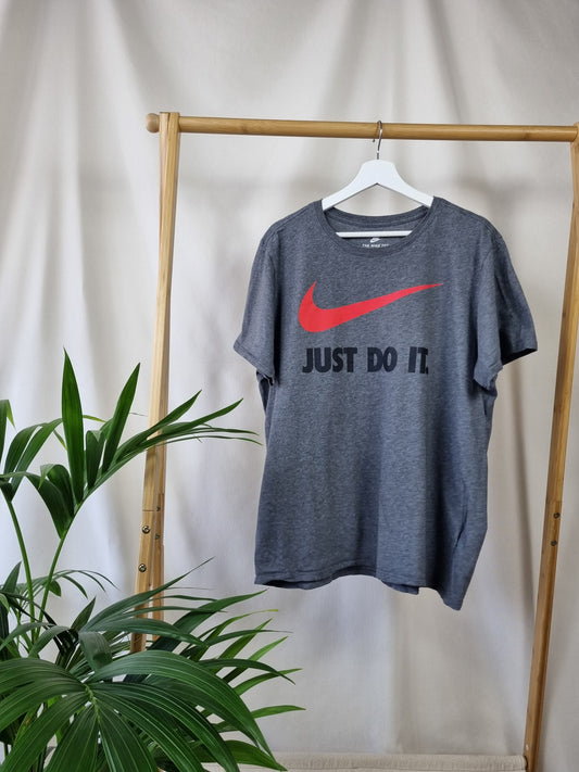 Nike t-shirt maat XL