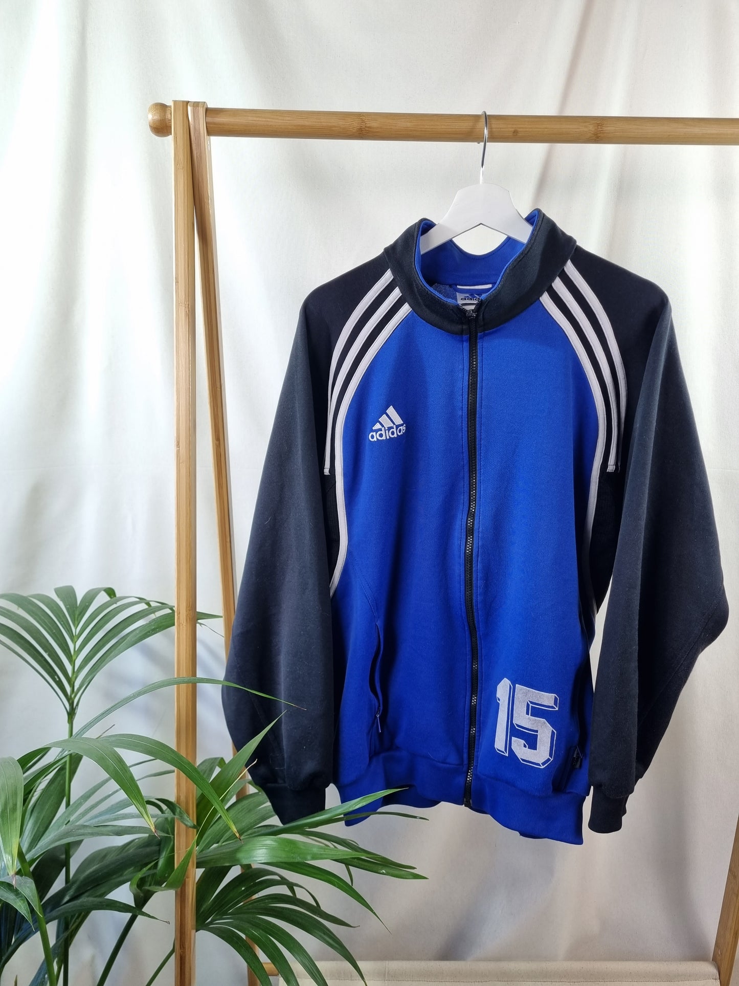 Adidas vest maat  L