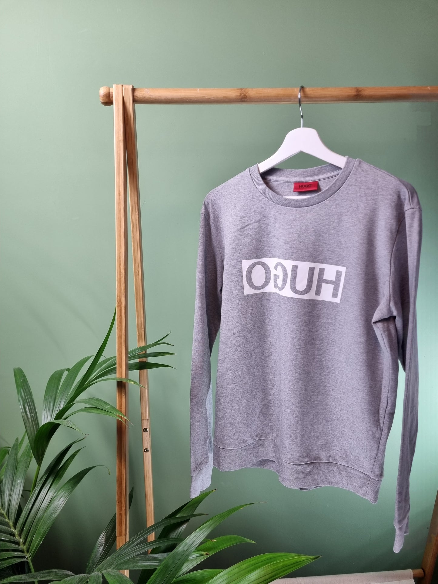 hugo Boss lightweight sweater maat M