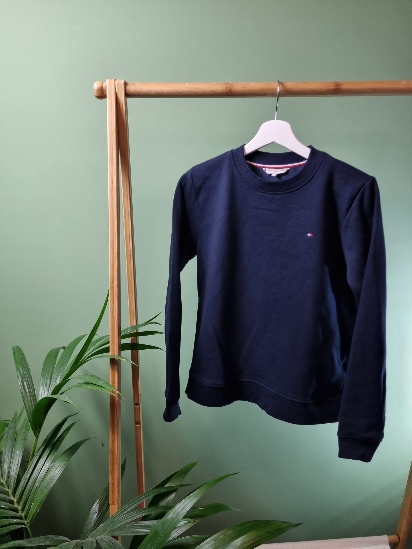 Tommy Hilfiger chest logo sweater maat XS