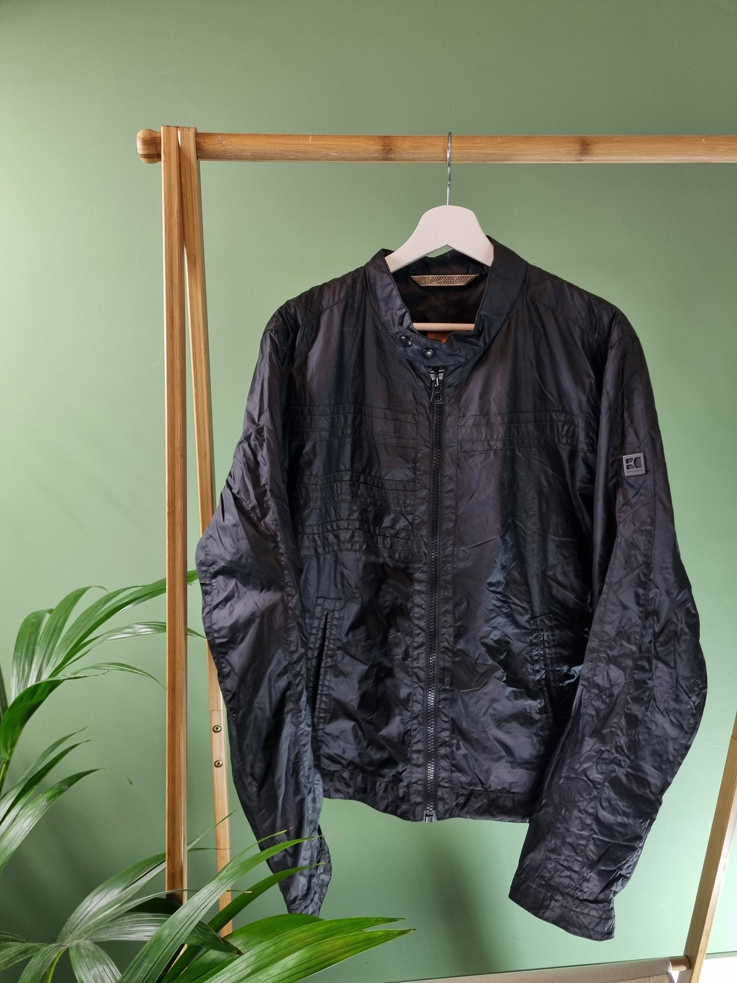 Hugo Boss tussenjas maat 52