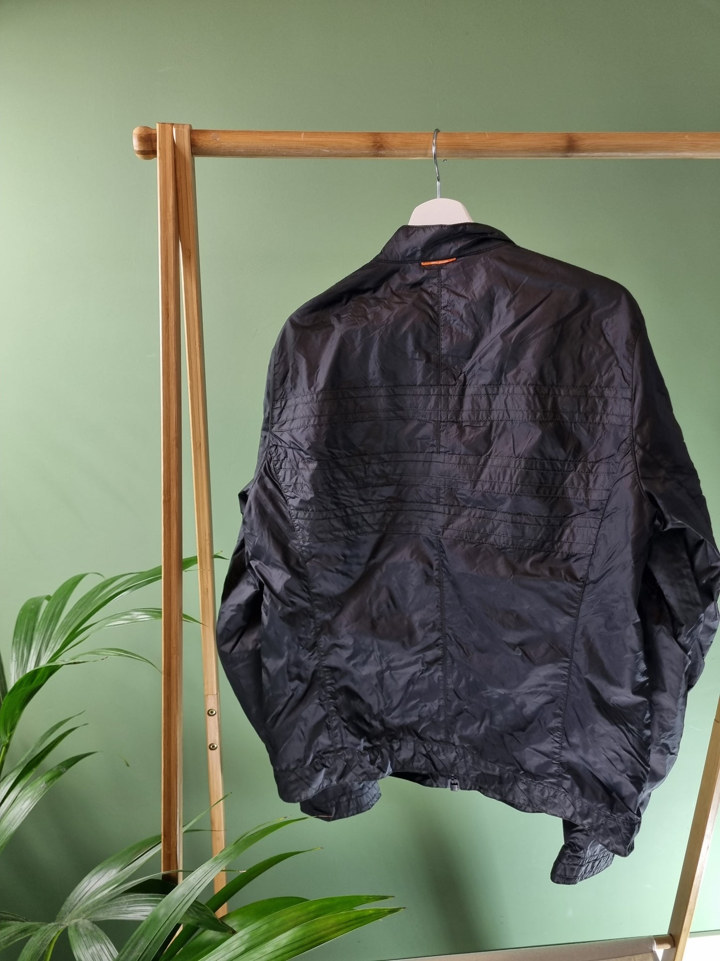 Hugo Boss tussenjas maat 52