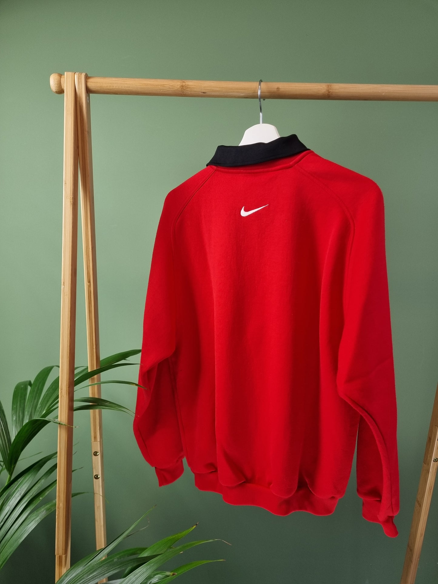 Nike 90s big swoosh sweater maat M