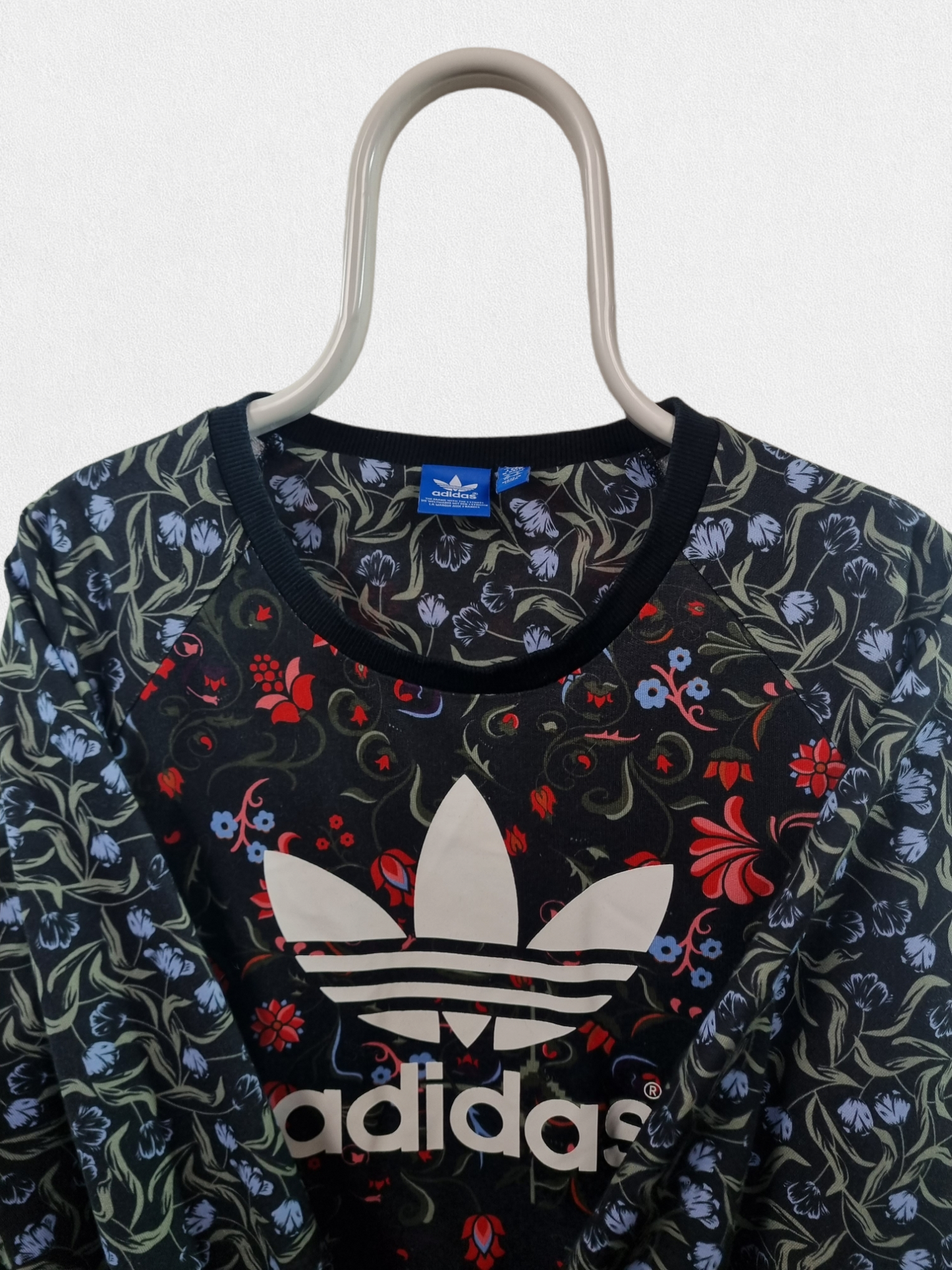 Adidas all over flower print sweater maat  XS