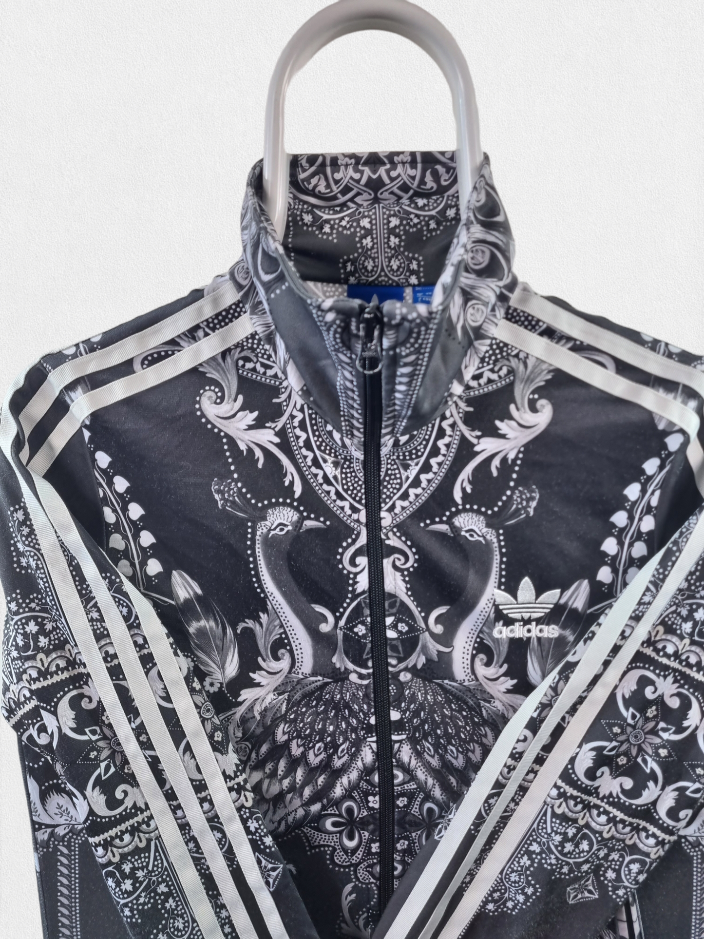 Adidas all over print zipper maat S